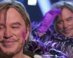 Mickey Rourke vestito da Gremlins: il pubblico di The Masked Singer in delirio (VIDEO)