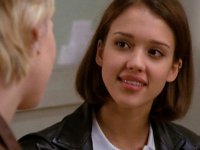 Beverly Hills 90210, Jessica Alba svela: 'Minacciarono di sbattermi fuori se avessi guardato gli altri attori'