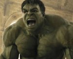 Donald Trump, un uomo vestito da Hulk distrugge la sua stella sulla Walk of Fame