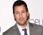 Adam Sandler ha dovuto comprare i suoi capelli online da un fan: 'Giuro che è vero'