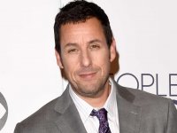 Adam Sandler ha dovuto comprare i suoi capelli online da un fan: 'Giuro che è vero'