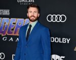 Chris Evans: il video del suo tuffo in piscina fa impazzire i fan