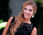Guenda Goria: il video hot con baci a un'altra donna e a seno nudo