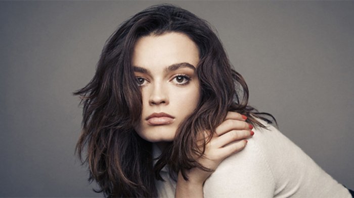 Emma Mackey di Sex Education sarà la protagonista del film Nell Gwynn