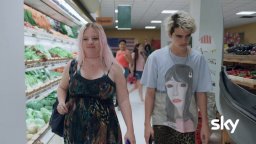 We Are Who We Are - Clip episodio 1x01 'Britney al supermercato'