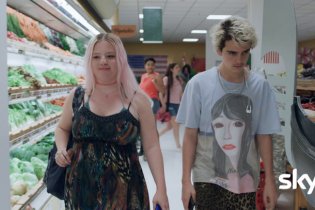 We Are Who We Are - Clip episodio 1x01 'Britney al supermercato'
