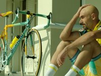 Il Caso Pantani - L'omicidio di un campione, la recensione: la storia di un uomo e la sua discesa agli inferi