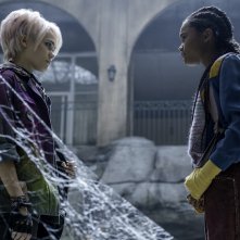 Guida per babysitter a caccia di mostri: Oona Laurence e Tamara Smart in una scena del film