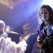 Guida per babysitter a caccia di mostri: Tom Felton e Indya Moore in una scena del film