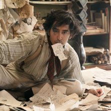 La vita straordinaria di David Copperfield: Dev Patel in un momento del film