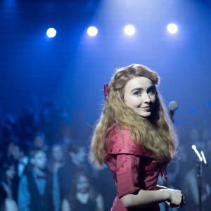 Nuvole: Sabrina Carpenter in una scena del film