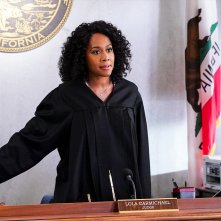 All Rise: Simone Missick in una scena della serie