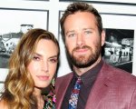 Armie Hammer chiede all'ex moglie chiarimenti sui figli: 'è da Luglio che non li vedo'