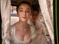 Bridgerton 2, Phoebe Dynevor teme lo slittamento: 'Non credo che si possa girare in queste condizioni'