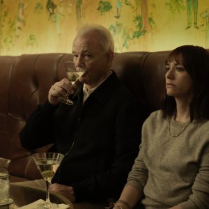 On the Rocks: Rashida Jones e Bill Murray in  una scena del film