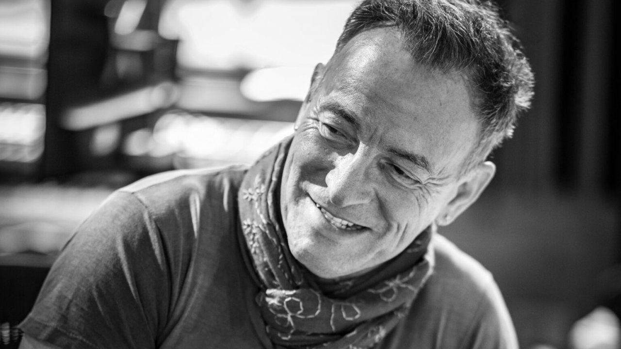 Bruce Springsteen in una scena di Letter to You