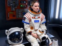 Away: l'addio di Hilary Swank alla serie tv cancellata da Netflix