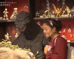 Godzilla, una teenager giapponese realizza il suo sogno: un appuntamento con il Re dei Mostri (VIDEO)