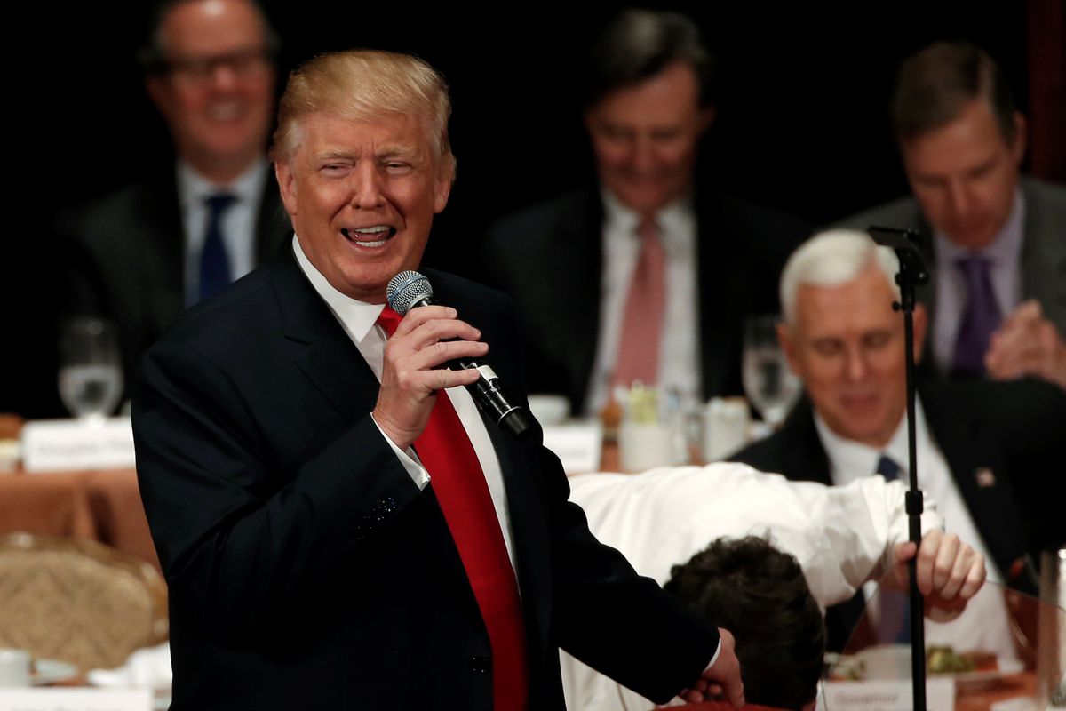 la casa bianca propone donald trump come james bond per il prossimo 007 polemica sui copyright da Movieplayer.it la casa bianca propone donald trump come james bond per il prossimo 007 polemica sui copyright