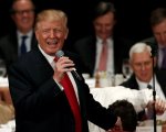 La Casa Bianca propone Donald Trump come James Bond per il prossimo 007: polemica sui copyright