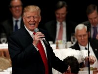 La Casa Bianca propone Donald Trump come James Bond per il prossimo 007: polemica sui copyright