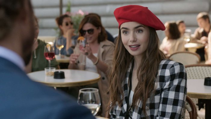 Emily in Paris: il creatore Darren Star risponde alle critiche sulla serie tv