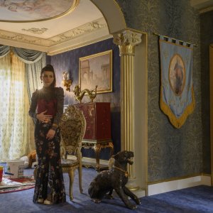 Suburra 3: Carlotta Antonelli in una scena della terza stagione della serie Netflix
