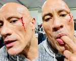 Dwayne Johnson si ferisce in palestra e lecca il suo sangue: 'Qui non si gioca' (VIDEO)