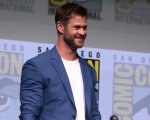 Chris Hemsworth promuove la sua app con dei video esilaranti...e un cameo di suo figlio (VIDEO)