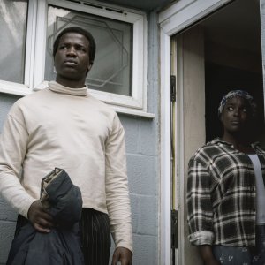 His House: Ṣọpẹ Dìrísù e Wunmi Mosaku in una scena