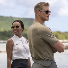 Cristmas Drop - Operazione Regali: Operation Christmas Drop. Alexander Ludwig, Kat Graham in una scena del film