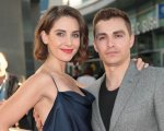 GLOW, Dave Franco e Alison Brie si vestono entrambi da Ruth Wilder per Halloween