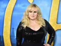 Rebel Wilson indossa il costume di Xena la Principessa Guerriera per Halloween (VIDEO)