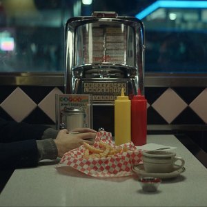 Human Capital: una scena con Maya Hawke