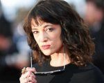 Asia Argento mostra il sedere nudo su Instagram e sfida i suoi follower: 'Sei illegale'