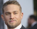 James Bond, Charlie Hunnam si propone come erede di Daniel Craig