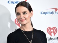 Katie Holmes sexy e aggressiva in pelle nera su Vogue Australia (FOTO)