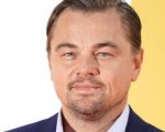 Leonardo DiCaprio, dad bod e relax in spiaggia a Malibu (FOTO)