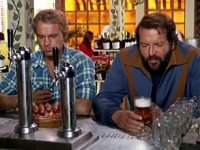 Altrimenti ci arrabbiamo: il segreto di Bud Spencer nella sfida 'birra e salsicce'