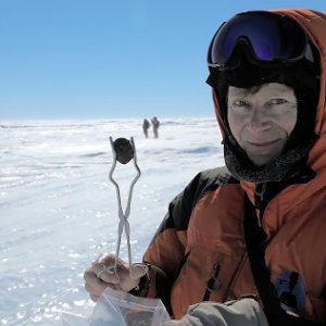 Fireball: Visitors from Darker Worlds, Clive Oppenheimer in una scena