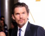 The Guilty: Ethan Hawke nel cast del thriller con Jake Gyllenhaal