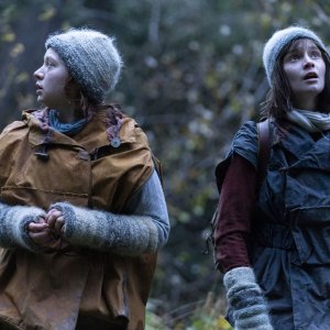 Shadows: una scena con Lola Petticrew, Mia Threapleton