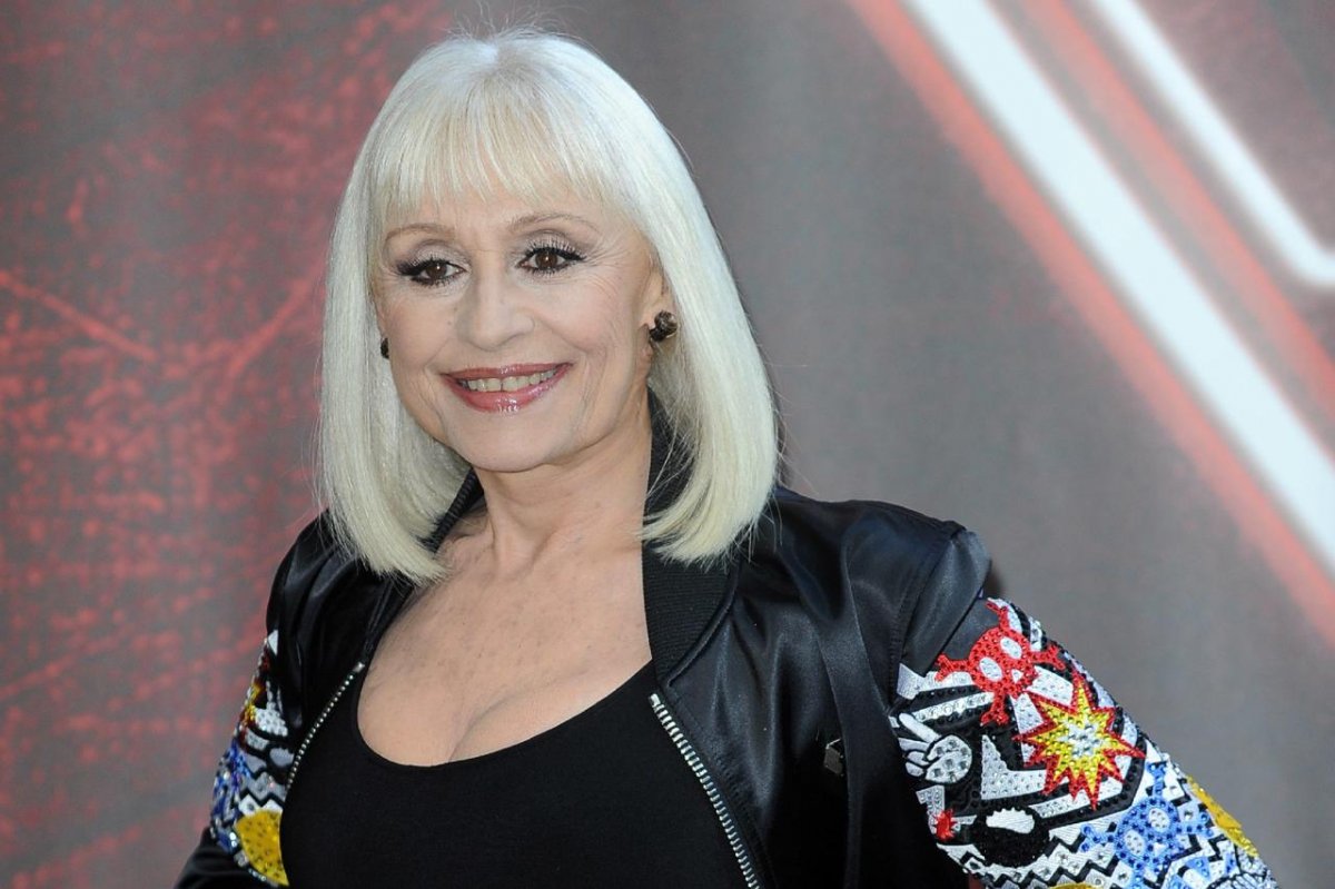 Raffaella Carrà, la donna che sfidò il perbenismo con l'ombelico: nelle sue  canzoni il sesso e la libertà