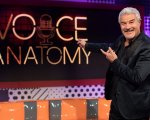 Voice Anatomy da stasera su Rai2 con Pino Insegno: Luca Ward e Andrea Bocelli ospiti della prima puntata