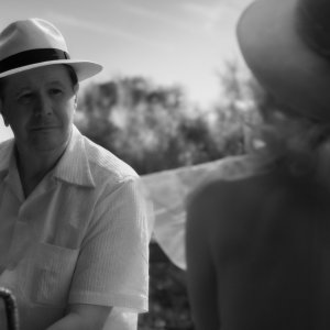 Mank: Gary Oldman e Amanda Seyfried in una scena