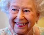 La Regina Elisabetta II e Clint Eastwood sono morti: la gaffe di una radio francese