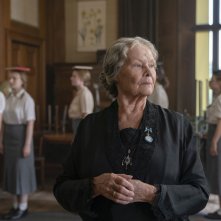 Sei minuti a mezzanotte: Judi Dench in  una scena del film