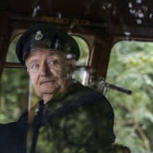 Sei minuti a mezzanotte: Jim Broadbent in una scena del film