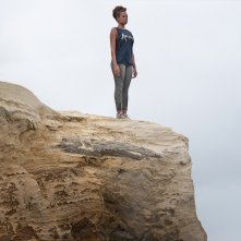 The Wilds: Reign Edwards in una scena