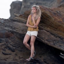 The Wilds: Mia Healey in una scena